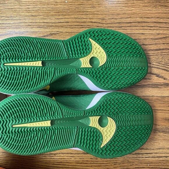 Nike Sabrina 2 Oregon Size Men\'s Size13.5 Green White Yellow Basketball Shoes